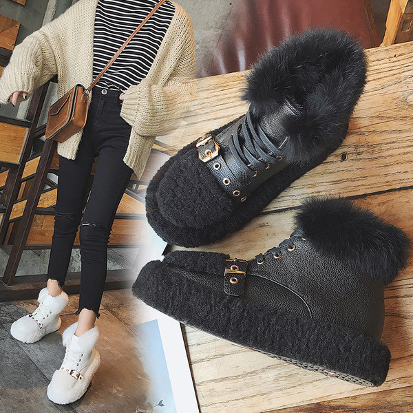 Стилни дамски пухени боти в бял и черен цвят