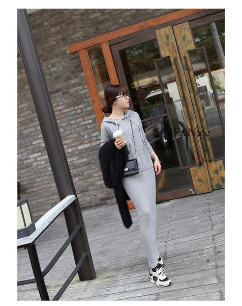 Дълга зимна спортна дамска рокля с джоб и качулка