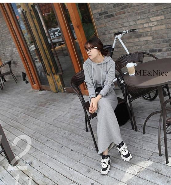 Дълга зимна спортна дамска рокля с джоб и качулка