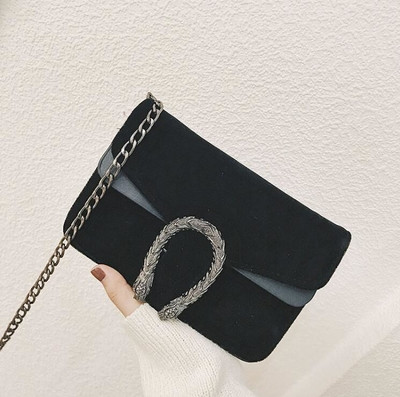 Стилна мини дамска чанта с метална дръжка и в няколко цвята