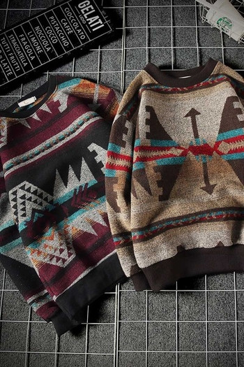 Мъжки плетен пуловер с интересни мотиви в два модела