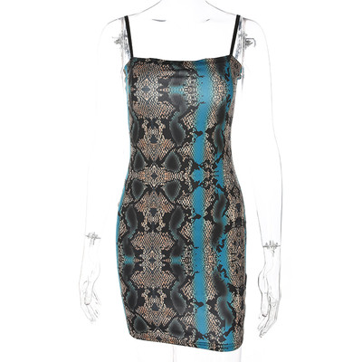 Къса  дамска рокля в змийски принт, тип Slim