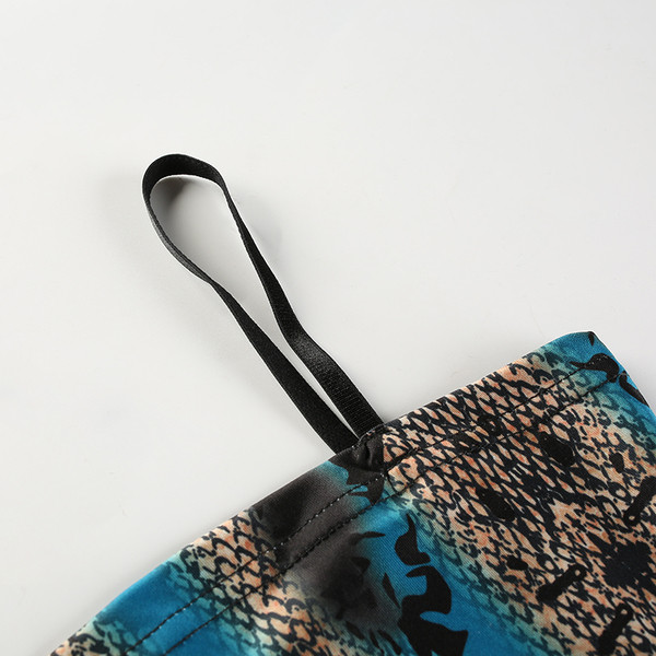 Къса  дамска рокля в змийски принт, тип Slim