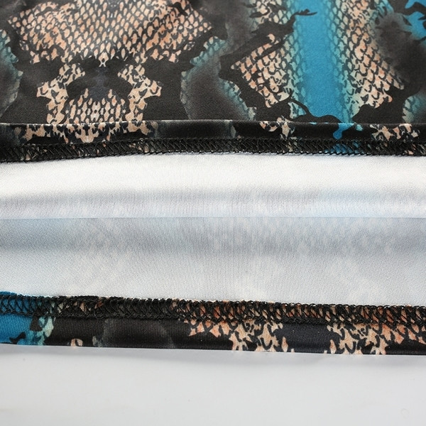 Къса  дамска рокля в змийски принт, тип Slim