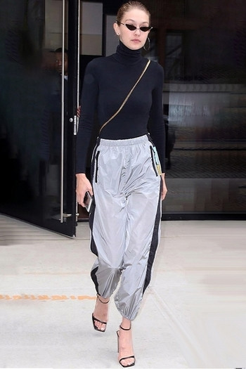 Дамски спортен панталон с висока талия в сив цвят