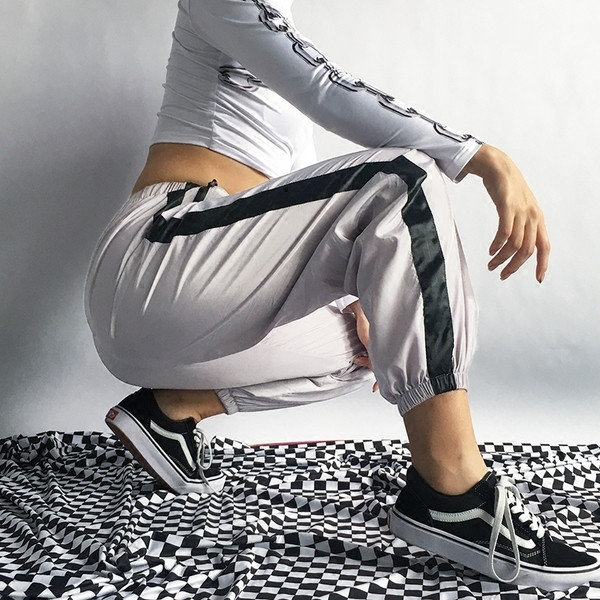 Дамски спортен панталон с висока талия в сив цвят