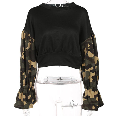 Скъсена дамска блуза с О-образно деколте и с камуфлажни широки ръкави
