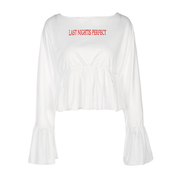 Ефирна дамска скъсена блуза в широк модел с надпис, в бял цвят