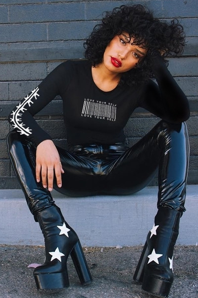 Ежедневна дамска блуза тип slim в черен цвят