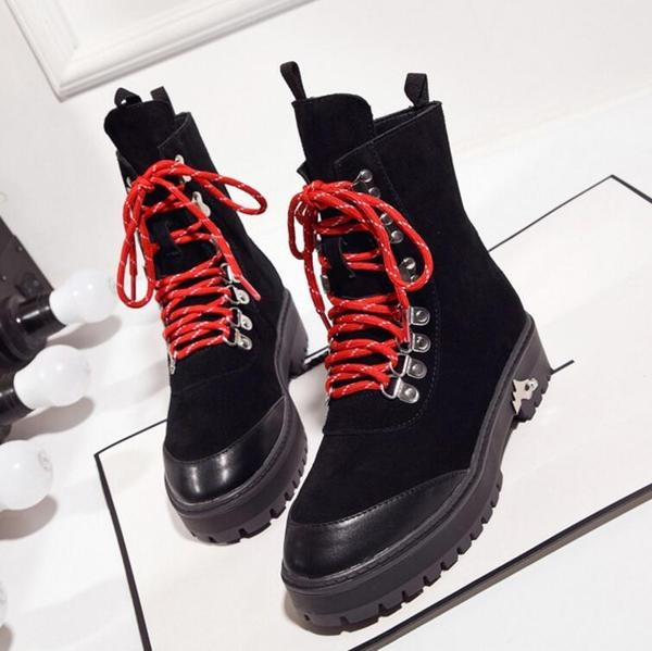 Дамски боти за зимата с устойчива подметка, в два цвята