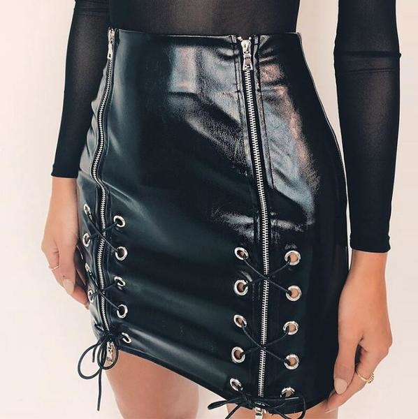 Дамска пола от еко кожа с висока талия и ципове в черен цвят