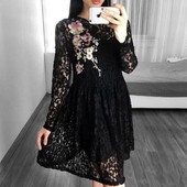 Дантелена дамска рокля с бродерия в черен цвят