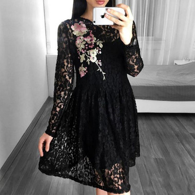 Дантелена дамска рокля с бродерия в черен цвят