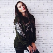 Дълъг плюшен дамски пуловер с декорация и надпис