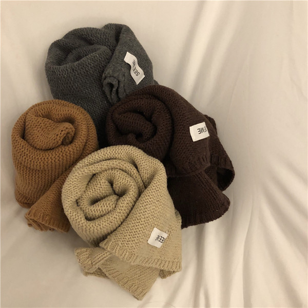 Дебел дамски плетен шал в няколко цвята и с надпис