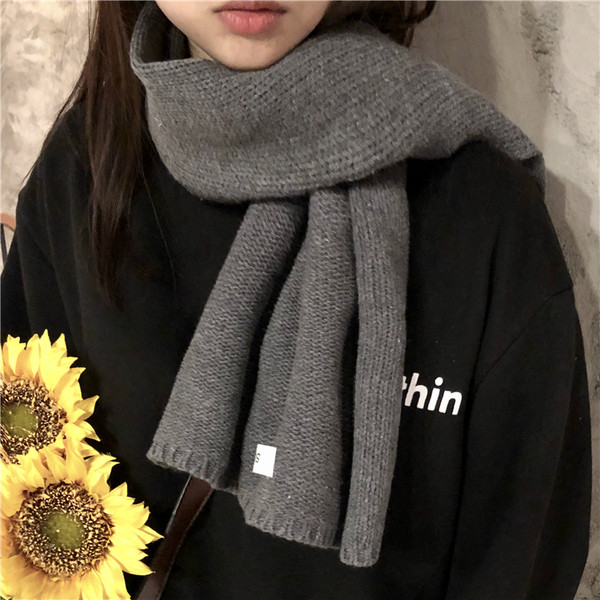 Дебел дамски плетен шал в няколко цвята и с надпис