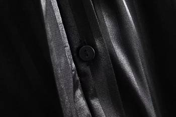 Κομψό γυναικείο πουκάμισο σε μαύρο χρώμα με διακόσμηση δαντέλας