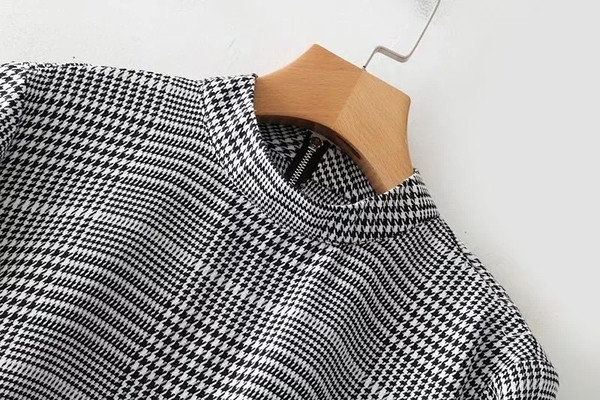 Стилна дамска блуза в свободен стил на каре