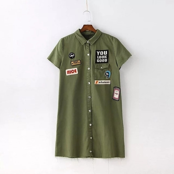 Спортно-елегантна дамска риза с къс ръкав и апликация