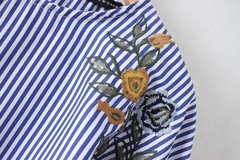 Ежедневна дамска блуза на райе с флорална бродерия