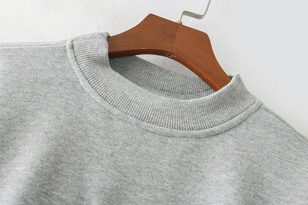 Ежедневна дамска блуза с апликация в сив цвят