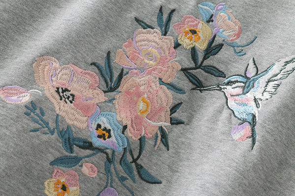 Ежедневна дамска блуза с апликация в сив цвят