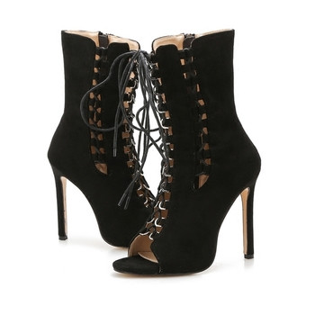 Елегантни дамски обувки на висок ток в черен цвят с връзки