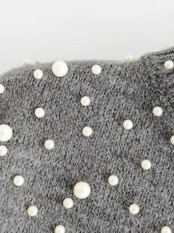 Зимен скъсен дамски пуловер с поло яка и декорация мъниста
