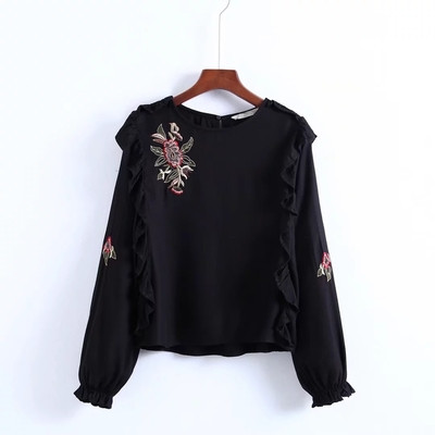 Дамска блуза в черен цвят с бродерия