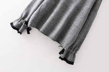 Плетен дамски пуловер в сив цвят в свободен стил с поло яка