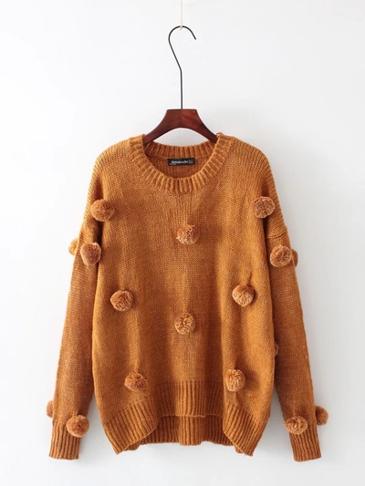 Топъл дамски пуловер в свободен стил с пухени топчета