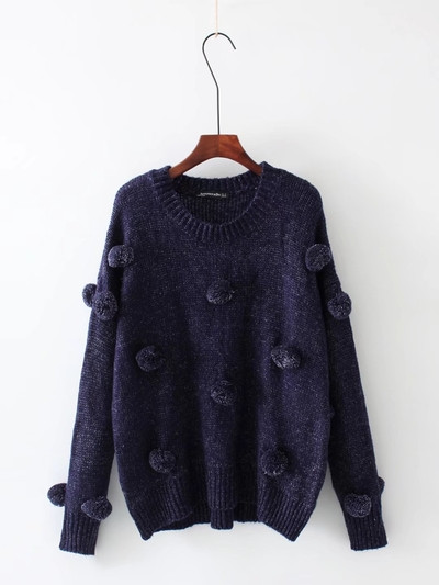 Топъл дамски пуловер в свободен стил с пухени топчета