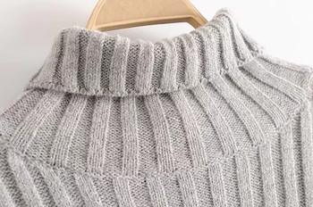 Плетен дамски пуловер с асиметрична дължина и поло яка в сив цвят