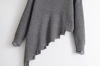 Плетен зимен дамски пуловер с асиметрична дължина и поло яка