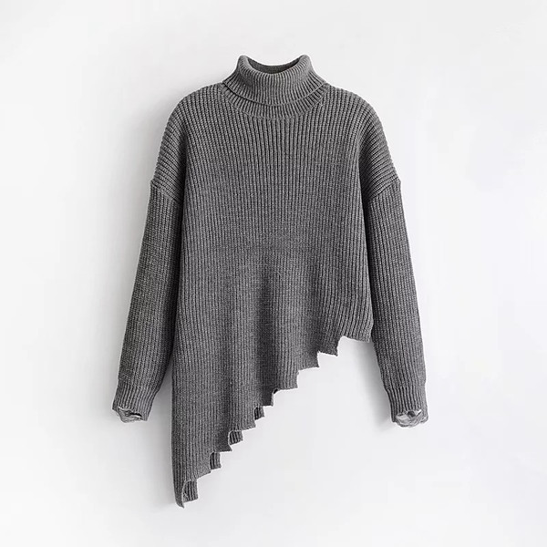 Плетен зимен дамски пуловер с асиметрична дължина и поло яка