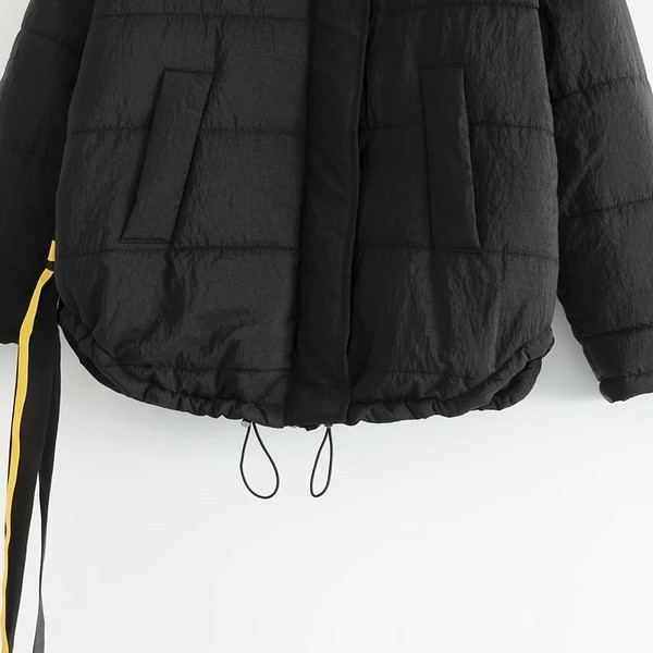 Χειμερινό γυναικείο μπουφάνγια το  φθινόπωρο και το χειμώνα με μισό γιακά σε μαύρο χρώμα
