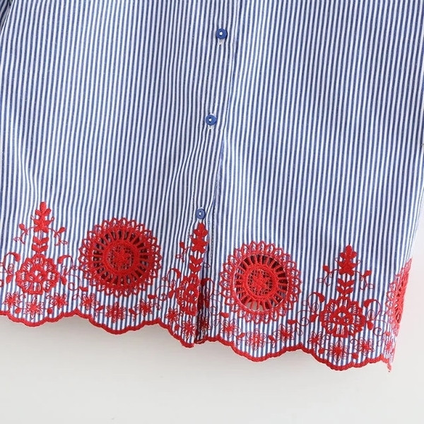 Скъсена дамска риза на райе с красиви мотиви