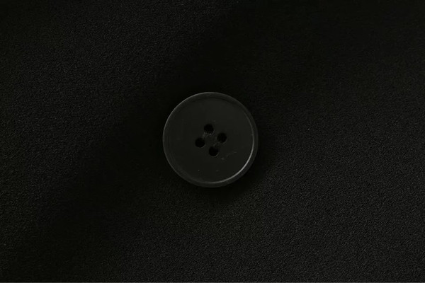 Модерен дамски блейзър в широк модел в черен цвят с копчета