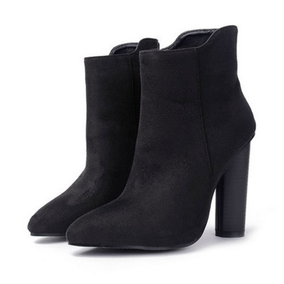 Ежедневни стилни дамски боти с ток и заострени в черен цвят