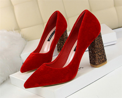 Бохемски дамски обувки на висок лъскав ток - заострени, в няколко цвята