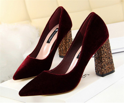 Бохемски дамски обувки на висок лъскав ток - заострени, в няколко цвята