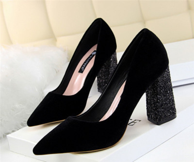 Бохемски дамски обувки на висок лъскав ток - заострени, в няколко цвята