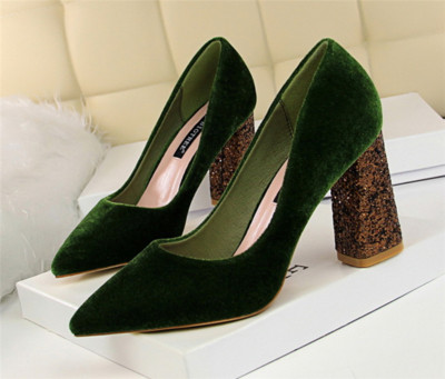 Бохемски дамски обувки на висок лъскав ток - заострени, в няколко цвята
