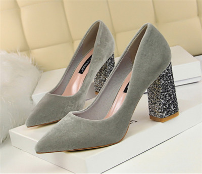 Бохемски дамски обувки на висок лъскав ток - заострени, в няколко цвята