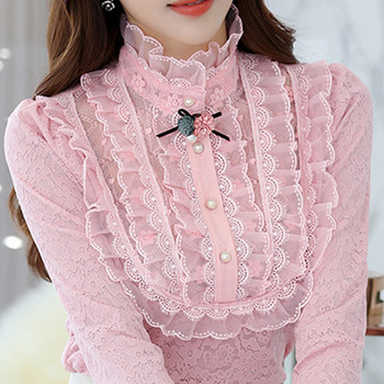 Δαντελοτό γυναικείο πουκάμισο με ενδιαφέρον ντεκολτέ, σε λευκό και ροζ χρώμα