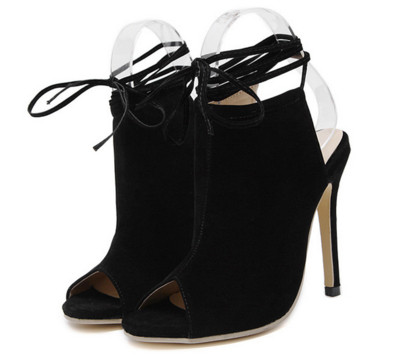 Стилни дамски сандали с висок ток в черен и сив цвят с връзки