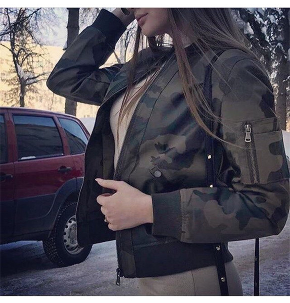 Дамско бомбър яке в два камуфлажни цвята