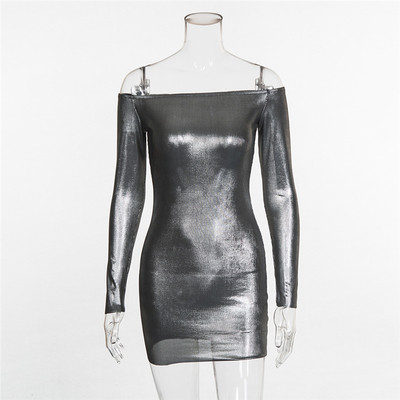 Модерна дамска къса рокля с голи рамене, по тялото