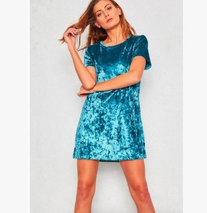 Плюшена дамско рокля в свободен стил в различни цветове