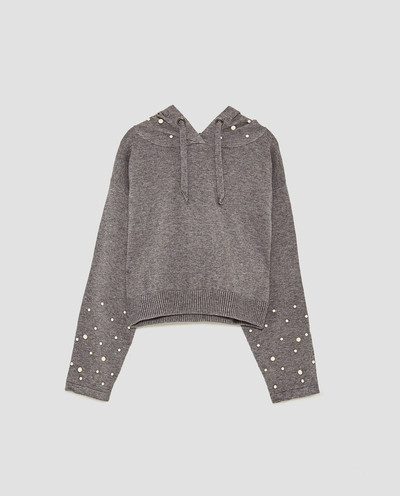 Стилен дамски пуловер с перлички и качулка